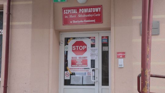 W szpitalu w Skarżysku mniej "covidowych" łóżek niż zalecił wojewoda