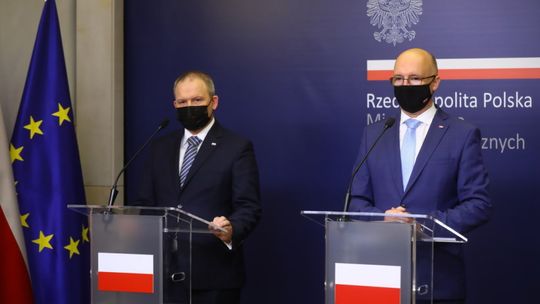 Wawrzyk: przed wjazdem do Polski należy wypełnić elektroniczną kartę lokalizacji