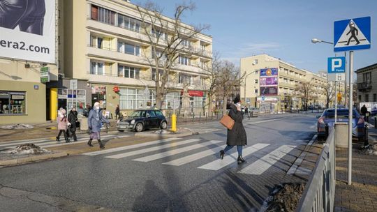 We wtorek zaczęły obowiązywać przepisy dot. m.in. pieszych przechodzących przez przejście