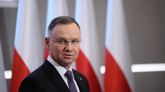 Wg 44,6% badanych prezydent kieruje się interesem PiS w relacjach z rządem