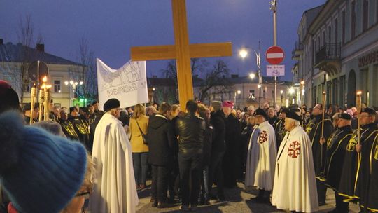 Wielki Piątek jest w Kościele katolickim upamiętnieniem Męki Pańskiej