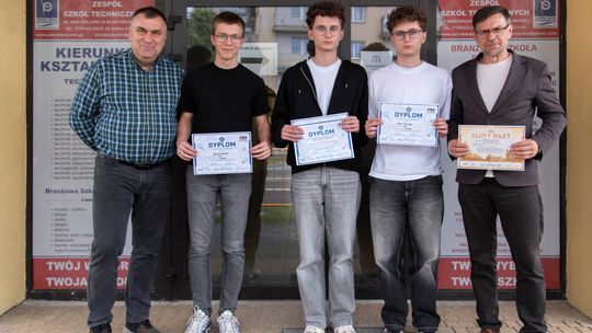 Wielki sukces uczniów Zespołu Szkół Technicznych w Skarżysku-Kamiennej! Wielki sukces uczniów Zespołu Szkół Technicznych w Skarżysku-Kamiennej!