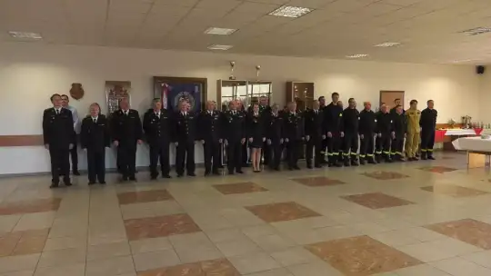 Wigilijne spotkanie z prezentem dla strażaków