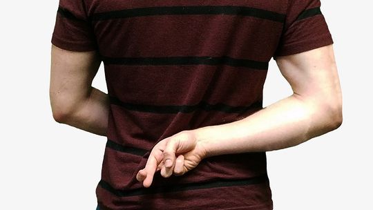 Włożyła pieniądze do pieluchy i przekazała oszustom