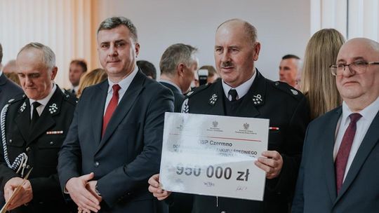 Wręczono 32 promesy na zakup samochodów pożarniczych do OSP