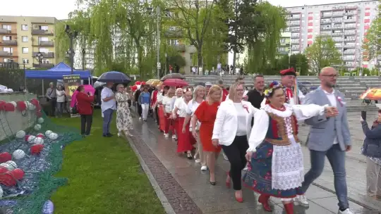 Wspólny polonez i grill na zakończenie obchodów trzeciomajowych