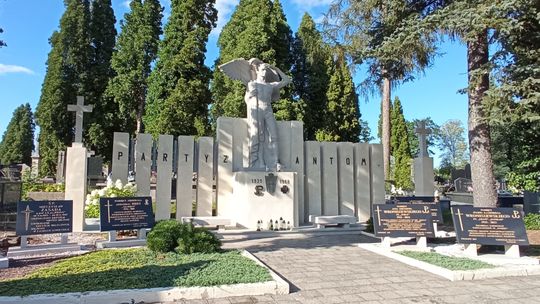 Wszystkich Świętych na koneckiej nekropolii