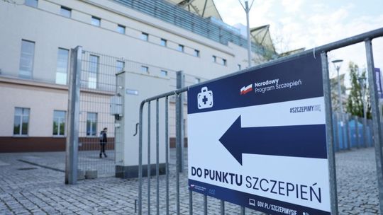 Wykonano ponad 25,4 mln szczepień przeciw COVID-19, w pełni zaszczepionych 10,4 mln osób