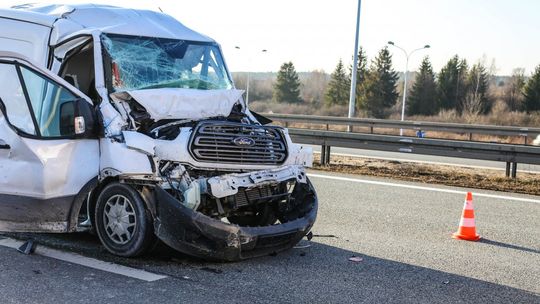 Wymusił pierwszeństwo, wylądował w szpitalu. Wypadek na S7 (ZDJĘCIA)