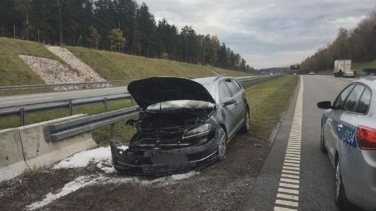 Wypadek drogowy pod Kielcami. Płonął samochód