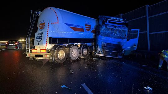 Wypadek na trasie S7 - ranny kierowca ciężarówki, utrudnienia w ruchu