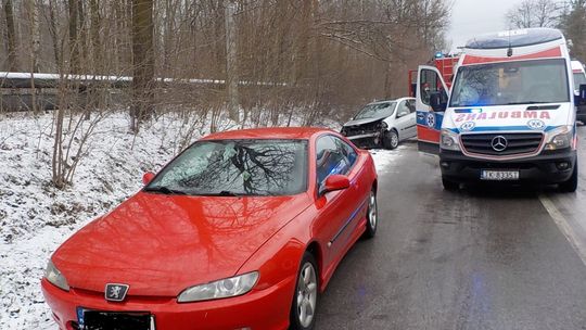 Wypadek trzech samochodów osobowych na ulicy Ekonomii w Skarżysku-Kamiennej