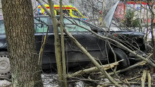 Wypadek w gminie Zagnańsk. Matka z dwójką dzieci w szpitalu