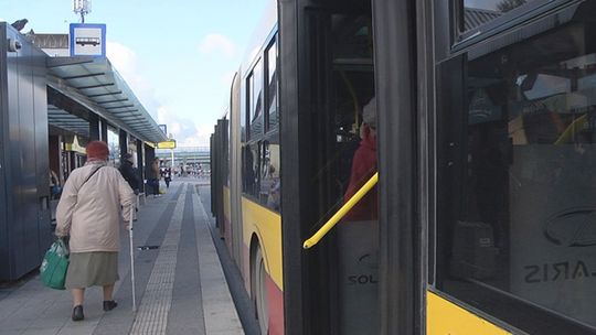 Wypadek z udziałem autobusu. Policja poszukuje świadków zdarzenia 