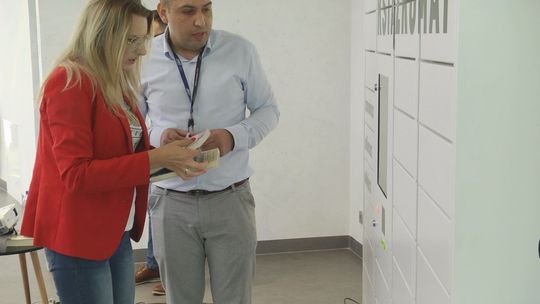 Wypożyczaj ulubione publikacje o każdej porze. Na dworcu działa już książkomat