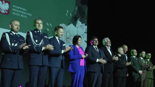 Za mundurem kobiety sznurem, w mundurze też Za mundurem kobiety sznurem, w mundurze też