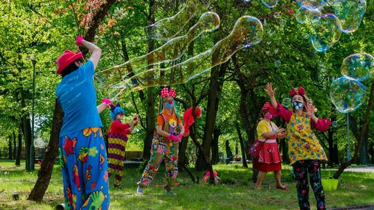 Zadzwoń po uśmiech! Fundacja „Dr Clown” wspiera wirtualnie małych pacjentów