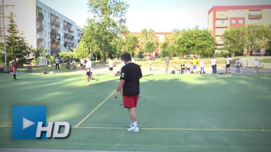 Zagrali w piłkę ręczną i pomagali choremu Krzysiowi