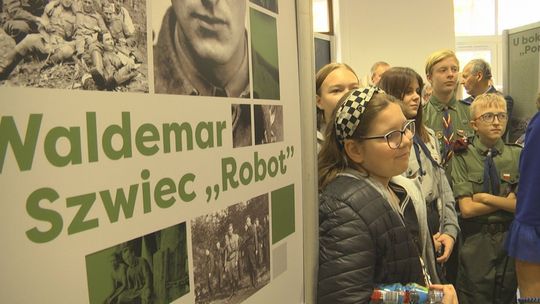 Zapraszamy do koneckiej biblioteki na wystawę Waldemar Szwiec „Robot”