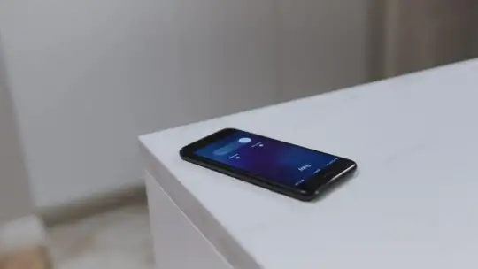 Zarzuty UOKiK za nieuprawnione opłaty i jednostronne podwyżki w ofertach na kartę