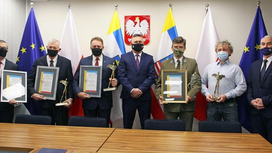 Zasłużeni dla branży turystycznej otrzymali statuetki „Wędrowca Świętokrzyskiego” 