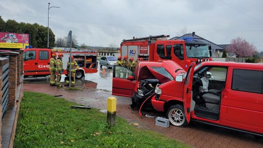 Zderzenie dwóch aut w Końskich