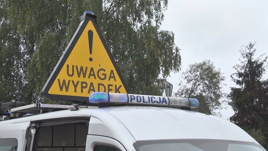 Zderzenie dwóch pojazdów na rondzie turbinowym. Jedna osoba w szpitalu