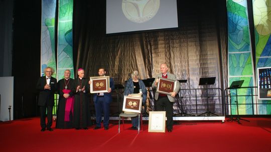 Zgłaszanie kandydatów do nagrody Per Artem Ad Deum 2021 