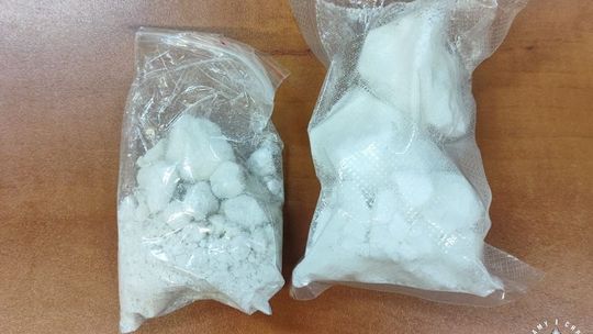 Ziele konopi i biały proszek