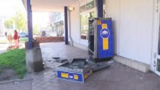 Złodzieje wysadzili bankomat przy ulicy Piekoszowskiej