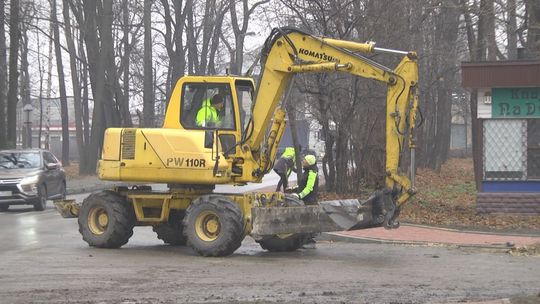 Zmienia się otoczenie wokół dworca PKP w Końskich. Wyremontowana została także ulica Stoińskiego