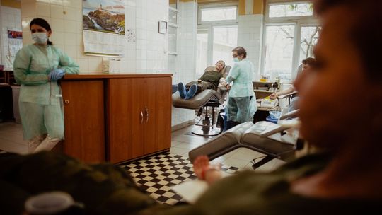 Żołnierze walczą z koronawirusem i oddają krew. Ty też możesz pomóc