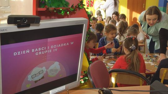 Życzenia przede wszystkim zdrowia! Przedszkolaki świętują Dzień Babci i Dziadka