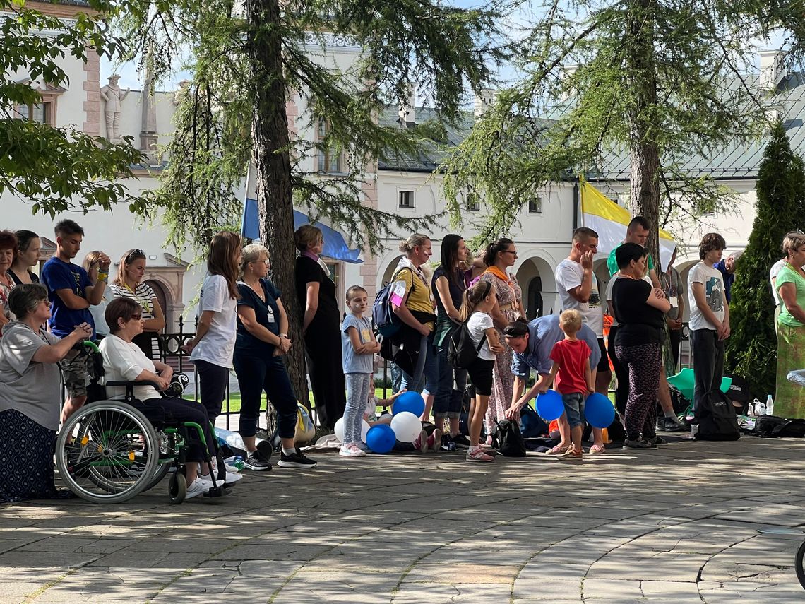 1020 wiernych z diecezji kieleckiej idzie na Jasną Górę