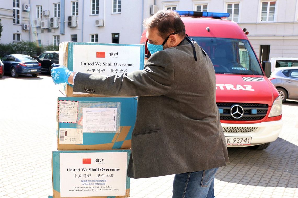 12 tysięcy masek ochronnych z miasta Taizhou 