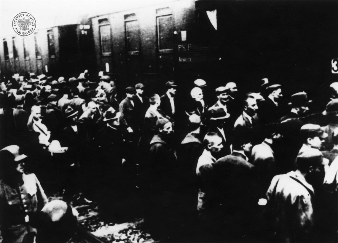 85 lat temu Niemcy deportowali do KL Auschwitz pierwszych Polaków