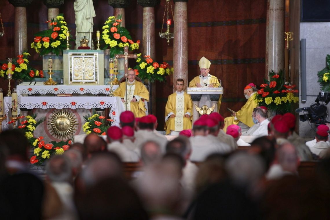 Abp Stanisław Gądecki: przepraszamy za brak szacunku dla życia, za grzechy wykorzystania seksualnego małoletnich