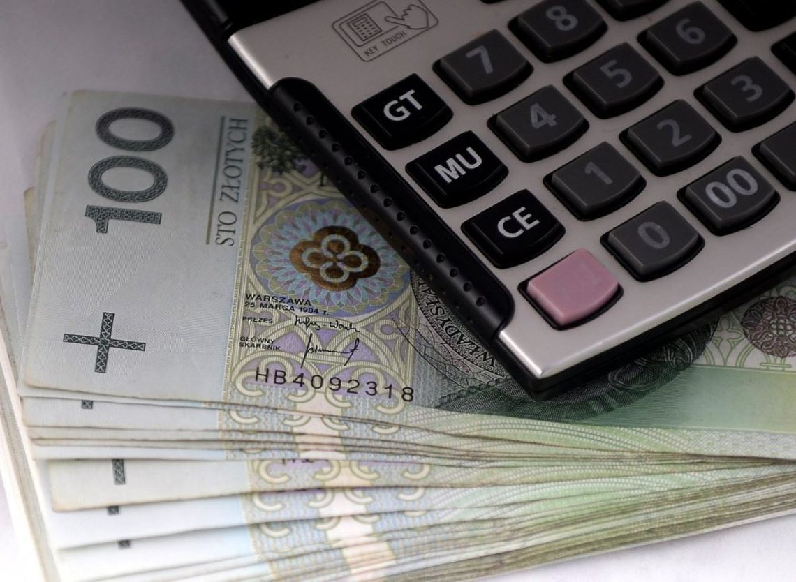 Badanie: kobiety mają ponad 2,5-krotnie mniejsze długi niż mężczyźni