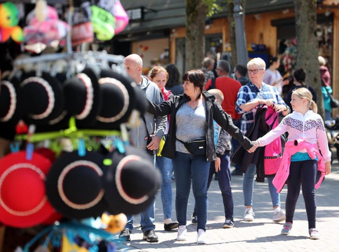 Badanie: ok. 37 proc. Polaków planuje spędzić urlop w kraju, a 18 proc. za granicą Badanie: ok. 37 proc. Polaków planuje spędzić urlop w kraju, a 18 proc. za granicą