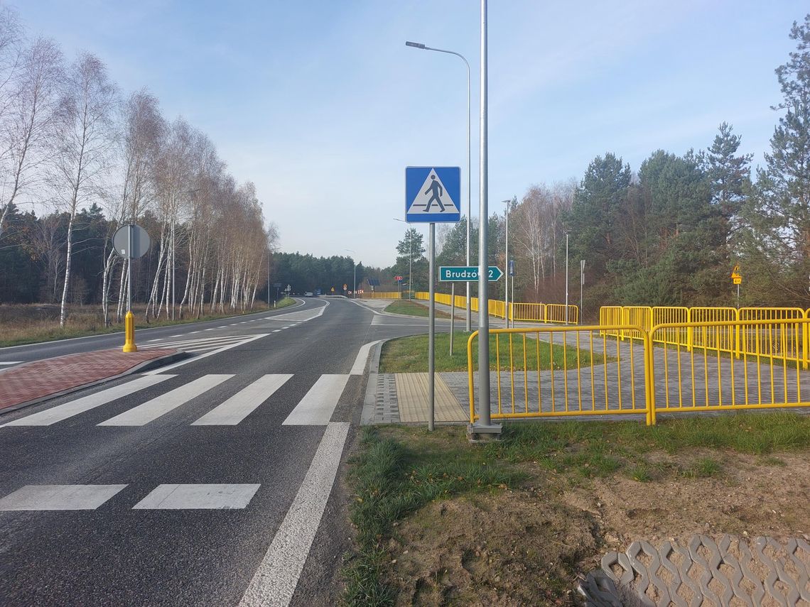 Bezpieczniej w Lisowie. Są nowe zatoki autobusowe, odcinki chodników i przejścia dla pieszych