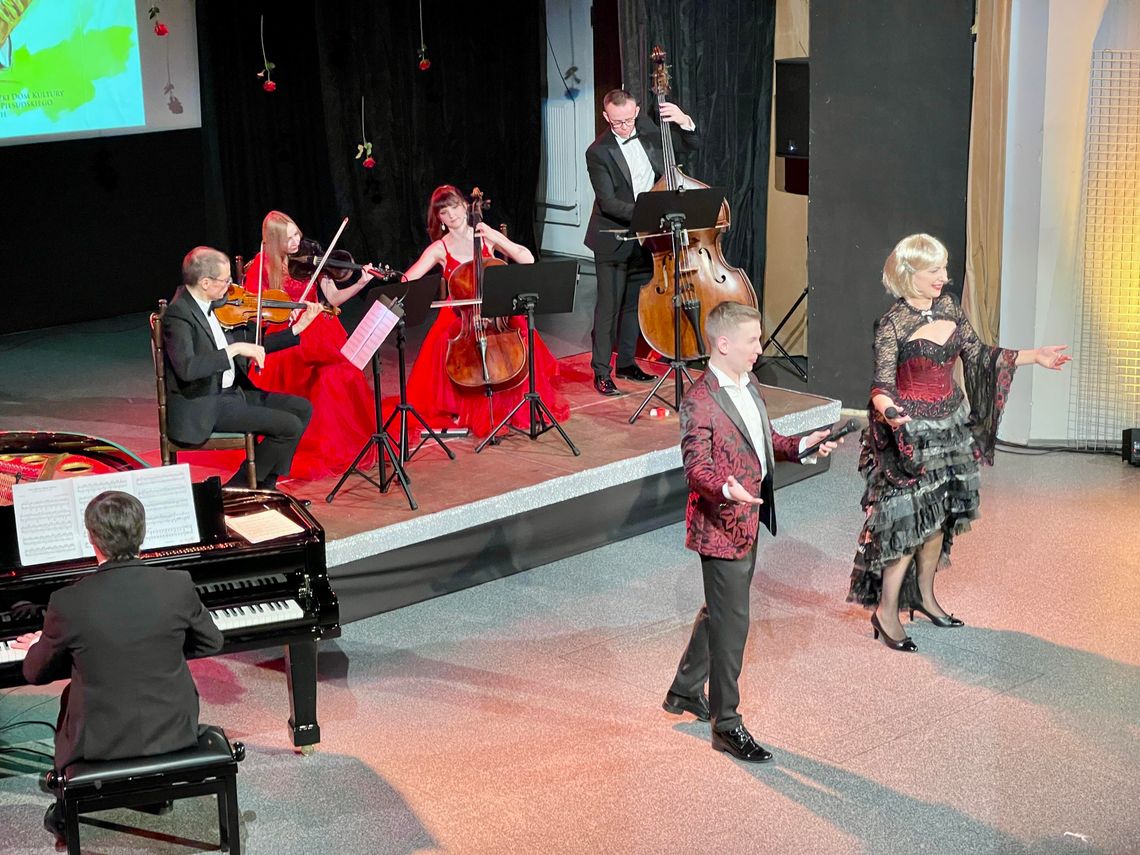 Brunetki, blondynki… Rozśpiewany Dzień Kobiet w WDK