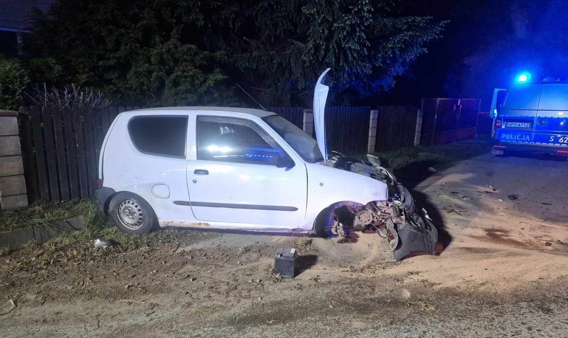 Chwila nieuwagi i droga naprawa. Auto uderzyło w przepust drogowy