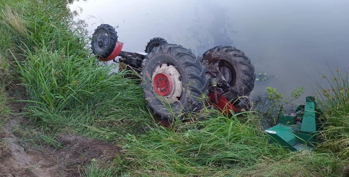 Ciągnik przygniótł mężczyznę. Tragedia rozegrała się pod wodą