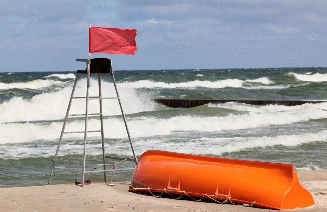 Czerwone flagi na nadmorskich kąpieliskach. Sinice atakują Czerwone flagi na nadmorskich kąpieliskach. Sinice atakują