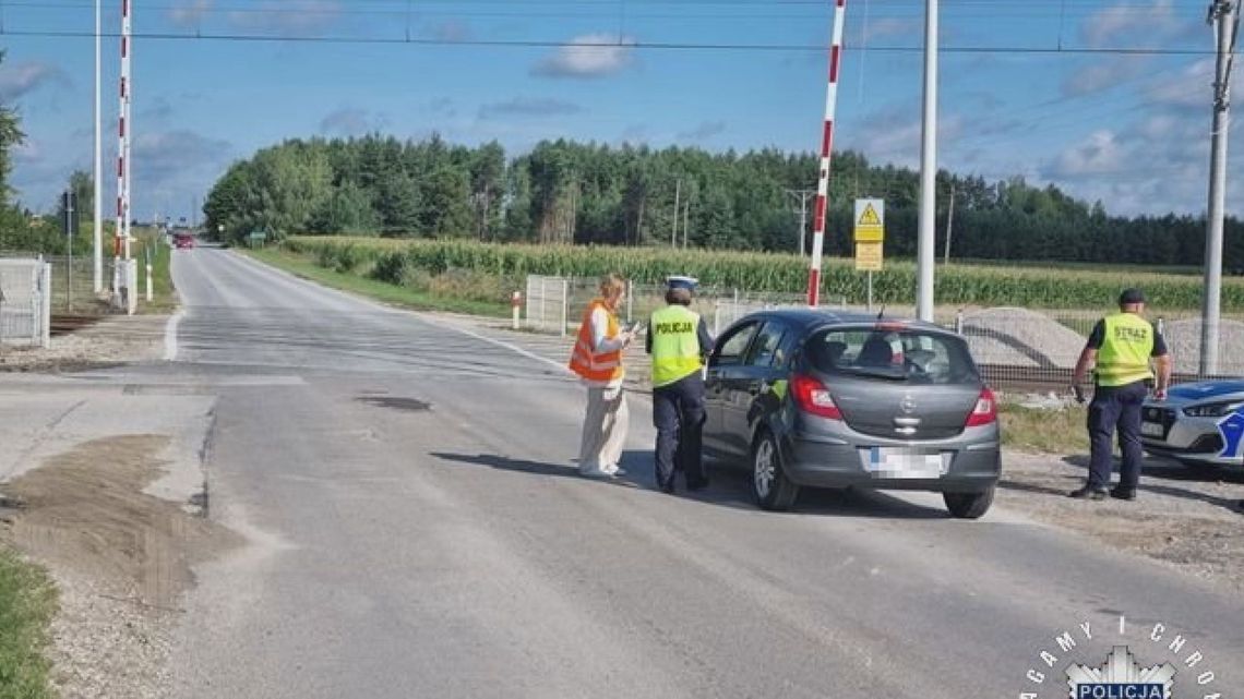 Czujność na wagę życia – wspólne działania służb na przejeździe kolejowym Czujność na wagę życia – wspólne działania służb na przejeździe kolejowym