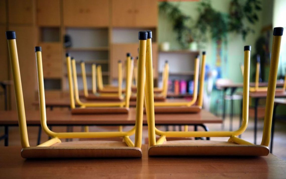 Do 11 kwietnia wszyscy uczniowie szkół podstawowych i średnich uczą się zdalnie Do 11 kwietnia wszyscy uczniowie szkół podstawowych i średnich uczą się zdalnie