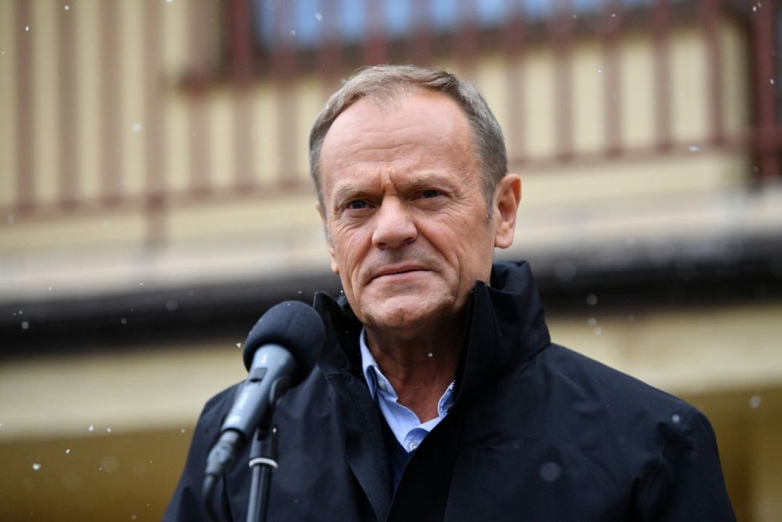 Donald Tusk w Starachowicach proponuje 20-procentową podwyżkę dla pracowników "budżetówki"