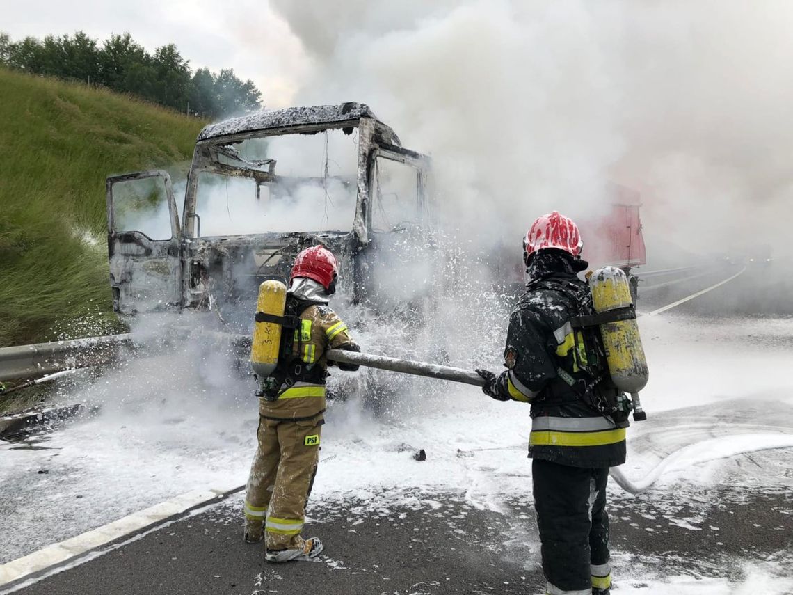 Droga S7 zablokowana. Doszło do pożaru auta ciężarowego