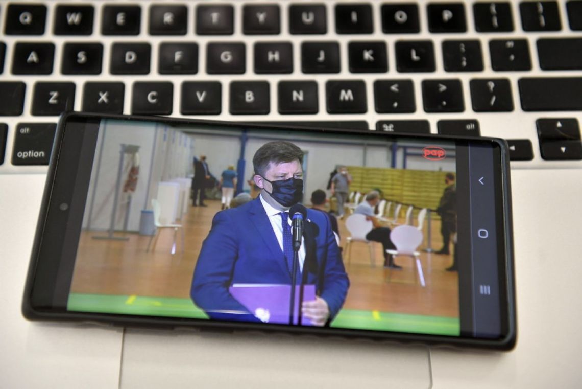 Dworczyk: w kwietniu pilotaże punktów szczepień powszechnych i drive-thru