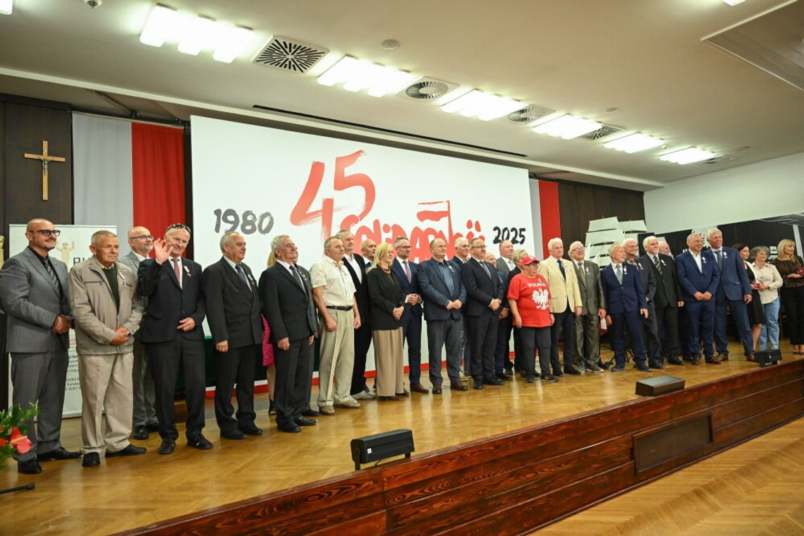 Działaczom opozycji antykomunistycznej wręczono Krzyże Wolności i Solidarności